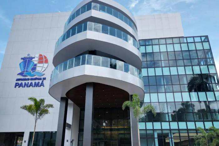 Fachada de la Autoridad Marítima de Panamá. Fachada de la Autoridad Marítima de Panamá.