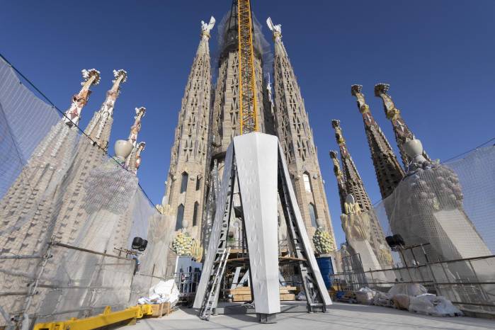 La basílica de la Sagrada Familia, icónica obra del arquitecto Antoni Gaudí y uno de los emblemas de la ciudad española de Barcelona, es ya el templo católico más alto del mundo, por encima de la catedral alemana de Ulm. La basílica de la Sagrada Familia, icónica obra del arquitecto Antoni Gaudí y uno de los emblemas de la ciudad española de Barcelona, es ya el templo católico más alto del mundo, por encima de la catedral alemana de Ulm.