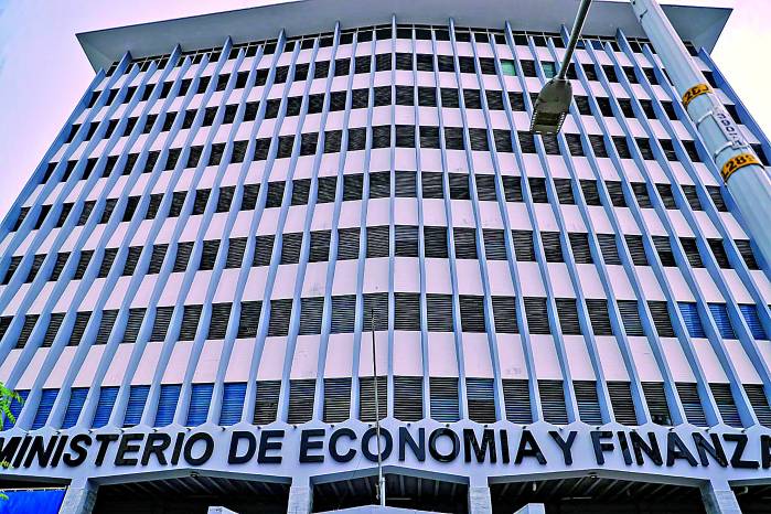 El MEF es el encargado de solicitar al Gobierno la aprobación de la emisión de las letras y notas del tesoro. El MEF es el encargado de solicitar al Gobierno la aprobación de la emisión de las letras y notas del tesoro.