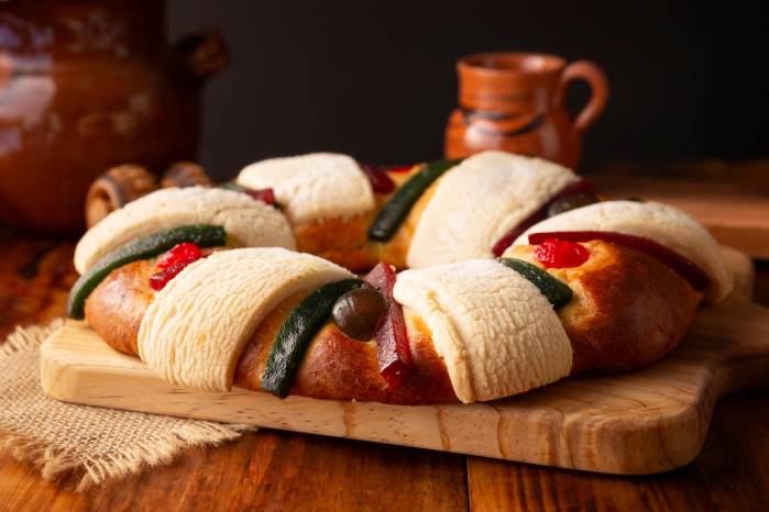 Un ejemplar de la rosca de reyes. Un ejemplar de la rosca de reyes.