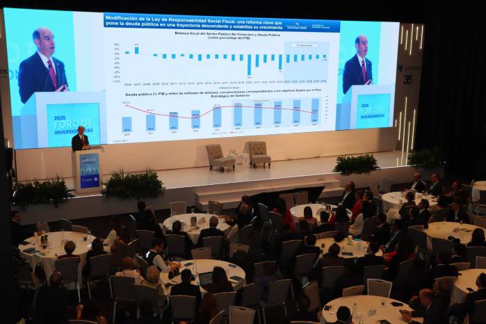Durante el evento, Chapman resaltó metas clave como: consolidación fiscal, orden del gasto público, inversión con impacto social, atracción de inversión extranjera, y transparencia. Durante el evento, Chapman resaltó metas clave como: consolidación fiscal, orden del gasto público, inversión con impacto social, atracción de inversión extranjera, y transparencia.