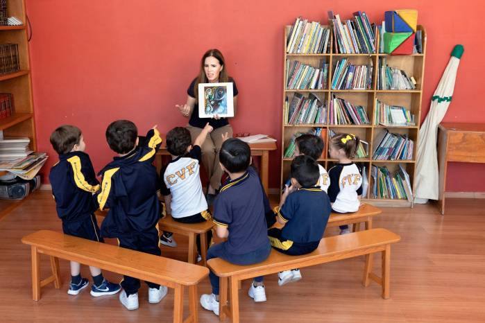 Elisa Guerra es autora o coautora de más de 25 libros de textos, infantiles y educativos. Elisa Guerra es autora o coautora de más de 25 libros de textos, infantiles y educativos.