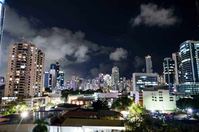 Sobre la ciudad de Panamá se prevén aguaceros para esta noche. Sobre la ciudad de Panamá se prevén aguaceros para esta noche.