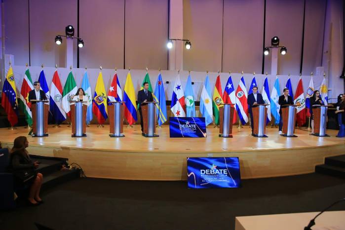 Una vez más el candidato presidencial de los partidos Realizando Metas (RM) y Alianza, José Raúl Mulino fue el gran ausente de este debate. Una vez más el candidato presidencial de los partidos Realizando Metas (RM) y Alianza, José Raúl Mulino fue el gran ausente de este debate.