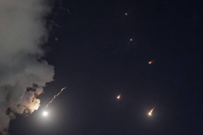 Activan las sirenas de alarma antiaérea en todo Israel, indica el ejército. Activan las sirenas de alarma antiaérea en todo Israel, indica el ejército.