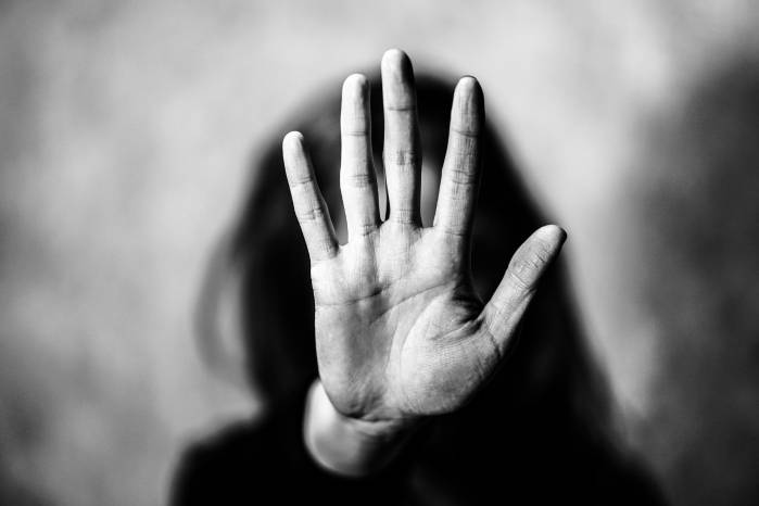 En la mayoría de los casos (75%), el enfoque noticioso está en la víctima y no en el agresor. En la mayoría de los casos (75%), el enfoque noticioso está en la víctima y no en el agresor.