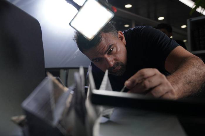 La historia, dirigida por el cineasta panameño Arturo Montenegro, cuenta las vivencias de las víctimas de los Panama Papers. La historia, dirigida por el cineasta panameño Arturo Montenegro, cuenta las vivencias de las víctimas de los Panama Papers.