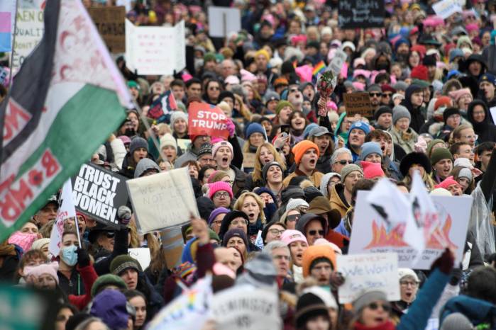 Manifestantes se congregan durante la protesta “Marcha del Pueblo en Washington” el 18 de enero de 2025, antes de la investidura del presidente electo de Estados Unidos, Donald Trump. Manifestantes se congregan durante la protesta “Marcha del Pueblo en Washington” el 18 de enero de 2025, antes de la investidura del presidente electo de Estados Unidos, Donald Trump.