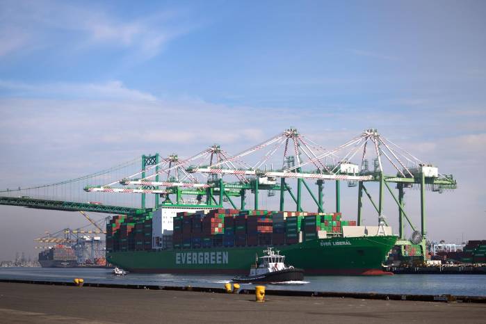 Fotografía del 3 de diciembre de 2024 de grúas descargando contenedores en el puerto de Los Ángeles, California, Estados Unidos. Fotografía del 3 de diciembre de 2024 de grúas descargando contenedores en el puerto de Los Ángeles, California, Estados Unidos.