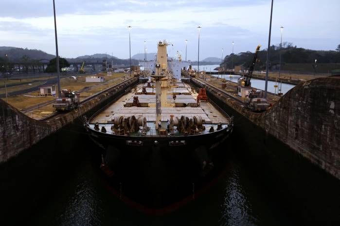 Un buque transita por el canal de Panamá el 22 de marzo de 2024, en Ciudad de Panamá (Panamá). Un buque transita por el canal de Panamá el 22 de marzo de 2024, en Ciudad de Panamá (Panamá).