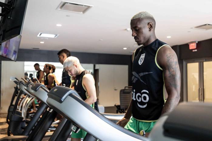 Fotografía cedida por la Federación Panameña de Fútbol (Fepafut) en la que se observa este lunes al defensor de la selección de Panamá José Ángel Córdoba durante un entrenamiento en Miami antes de viajar a Atlanta, donde ese jueves jugará el partido de la segunda jornada de la Copa América frene a a Estados Unidos. Fotografía cedida por la Federación Panameña de Fútbol (Fepafut) en la que se observa este lunes al defensor de la selección de Panamá José Ángel Córdoba durante un entrenamiento en Miami antes de viajar a Atlanta, donde ese jueves jugará el partido de la segunda jornada de la Copa América frene a a Estados Unidos.