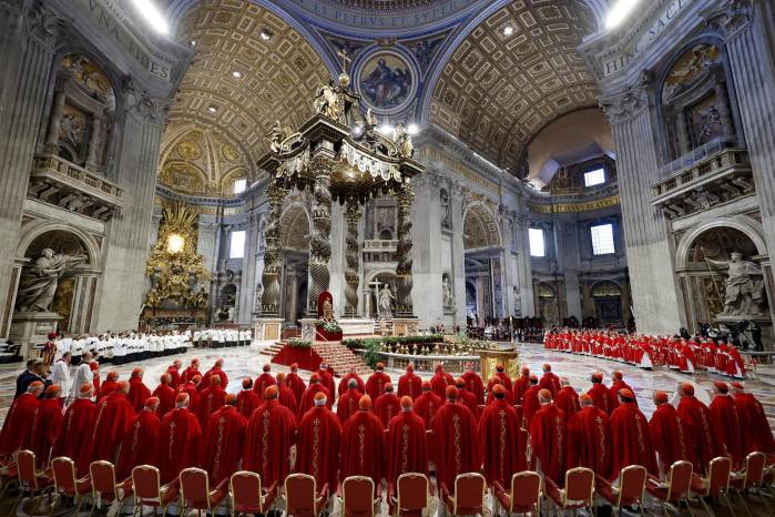 Cardenales reunidos en la V misa de novenario por el fallecimiento del papa Francisco. Cardenales reunidos en la V misa de novenario por el fallecimiento del papa Francisco.