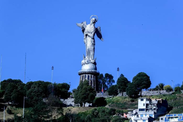 Fotografía de la Virgen del Panecillo este lunes, en Quito Fotografía de la Virgen del Panecillo este lunes, en Quito