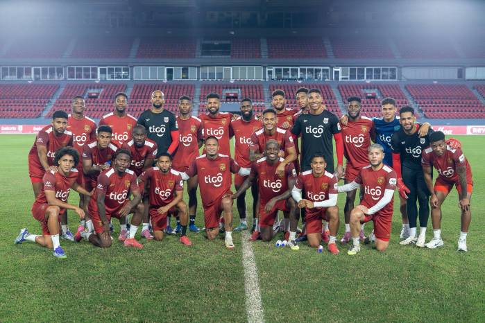 El grupo completo de la selección de Panamá previo a su viaje a Surinam para las eliminatorias de Concacaf. El grupo completo de la selección de Panamá previo a su viaje a Surinam para las eliminatorias de Concacaf.
