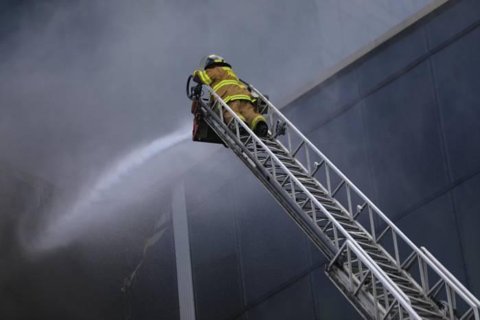 Se logra la evacuación exitosa de personal del centro comercial. Se logra la evacuación exitosa de personal del centro comercial.