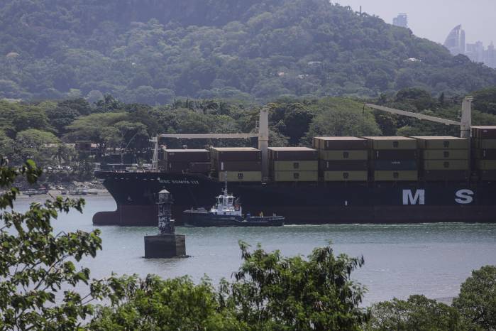 Un buque carguero transita por el Canal de Panamá este martes, en Ciudad de Panamá. Un buque carguero transita por el Canal de Panamá este martes, en Ciudad de Panamá.