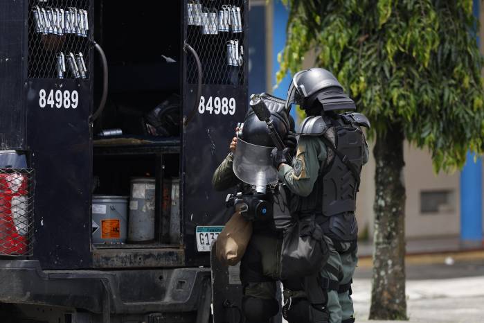 Agentes de la Polícia Nacional en Bocas del Toro. Agentes de la Polícia Nacional en Bocas del Toro.