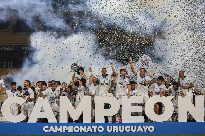 Jugadores de Liverpool FC festejan al ganar el campeonato uruguayo tras vencer a Peñarol. Foto de archivo. EFE/ Gastón Britos Jugadores de Liverpool FC festejan al ganar el campeonato uruguayo tras vencer a Peñarol. Foto de archivo. EFE/ Gastón Britos