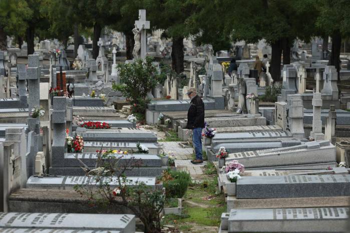 Imagen de archivo del cementerio de la Almudena de Madrid. Imagen de archivo del cementerio de la Almudena de Madrid.