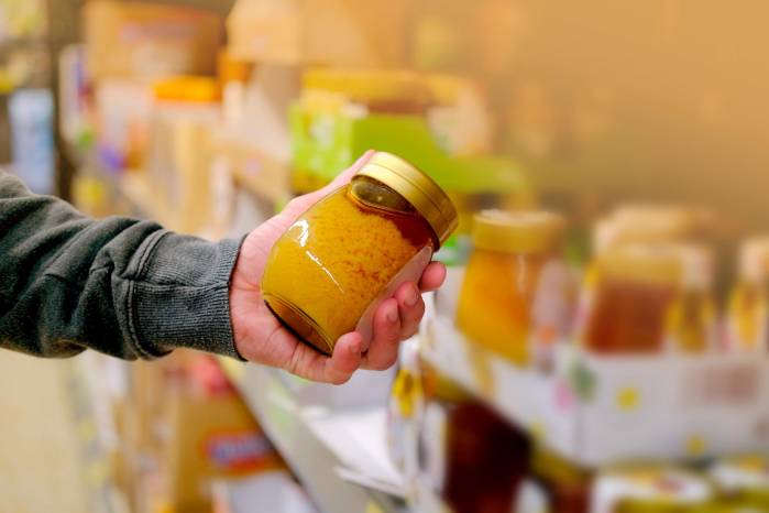 Se estima que el comercio ilícito y el fraude alimentario penetran en la mayoría de los sectores agroalimentarios, como los del aceite de oliva, la miel, entre otros. Se estima que el comercio ilícito y el fraude alimentario penetran en la mayoría de los sectores agroalimentarios, como los del aceite de oliva, la miel, entre otros.