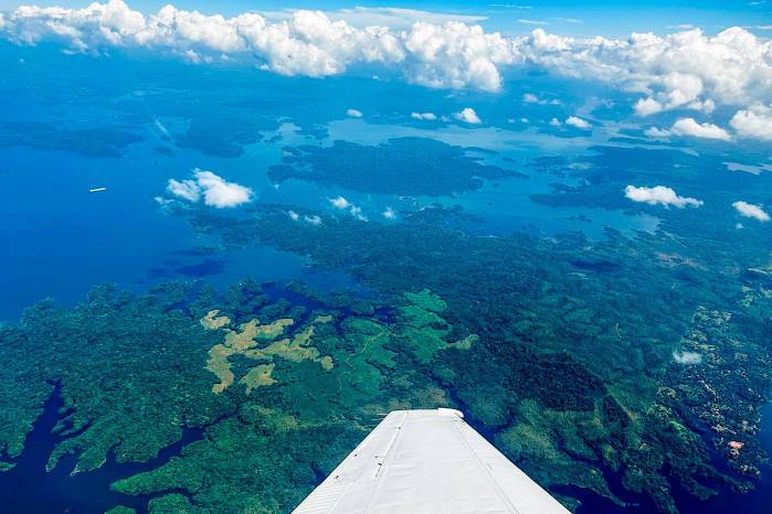 Vista aérea de la Isla Barro Colorado (BCI) y sus alrededores, una zona de alto interés para el proyecto AVUELO. Vista aérea de la Isla Barro Colorado (BCI) y sus alrededores, una zona de alto interés para el proyecto AVUELO.