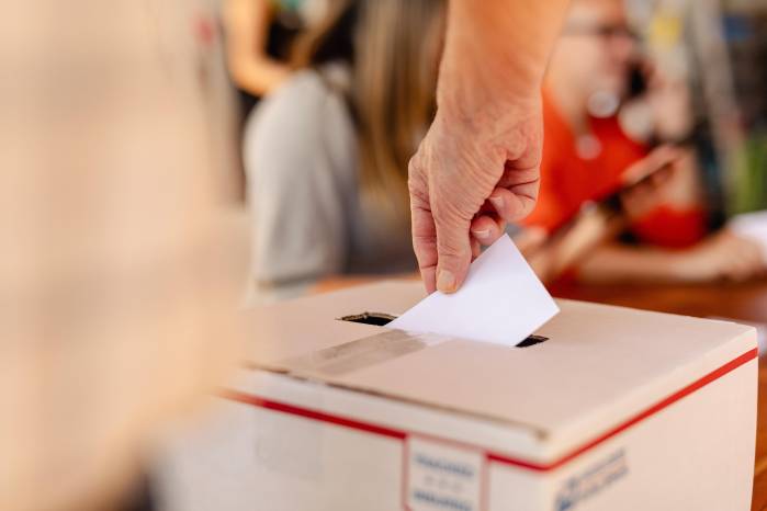 Equilibrio y moderación, como resultado de una concertación entre fuerzas políticas adversas, definen la personalidad de la República de Panamá. Equilibrio y moderación, como resultado de una concertación entre fuerzas políticas adversas, definen la personalidad de la República de Panamá.