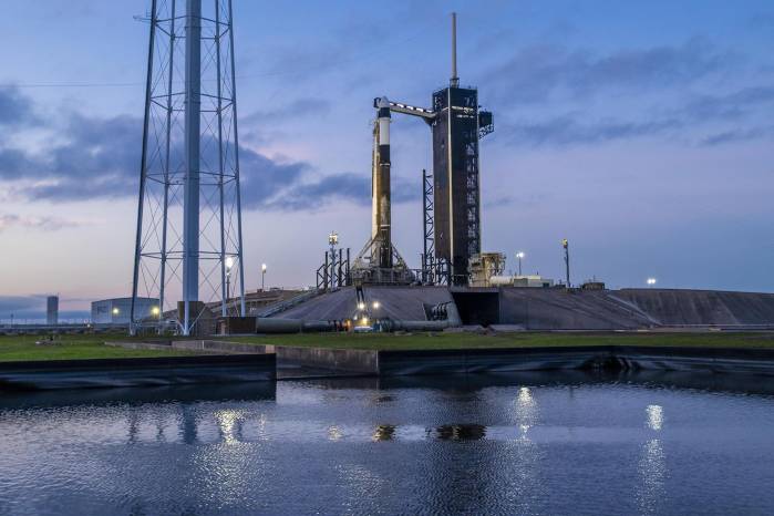 Fotografía cedida este miércoles, 17 de enero, por SpaceX, en la que se registró el cohete Falcon 9 con la cápsula Dragon, que llevará la misión 3 (Ax-3) de Axiom a la Estación Espacial Internacional. Fotografía cedida este miércoles, 17 de enero, por SpaceX, en la que se registró el cohete Falcon 9 con la cápsula Dragon, que llevará la misión 3 (Ax-3) de Axiom a la Estación Espacial Internacional.