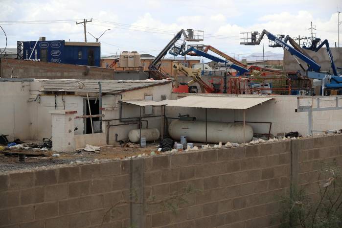 Fotografía que muestra un inmueble, donde fueron hallados cuerpos apilados sin incinerar en un crematorio este martes, en Ciudad Juárez, Chihuahua (México). Fotografía que muestra un inmueble, donde fueron hallados cuerpos apilados sin incinerar en un crematorio este martes, en Ciudad Juárez, Chihuahua (México).