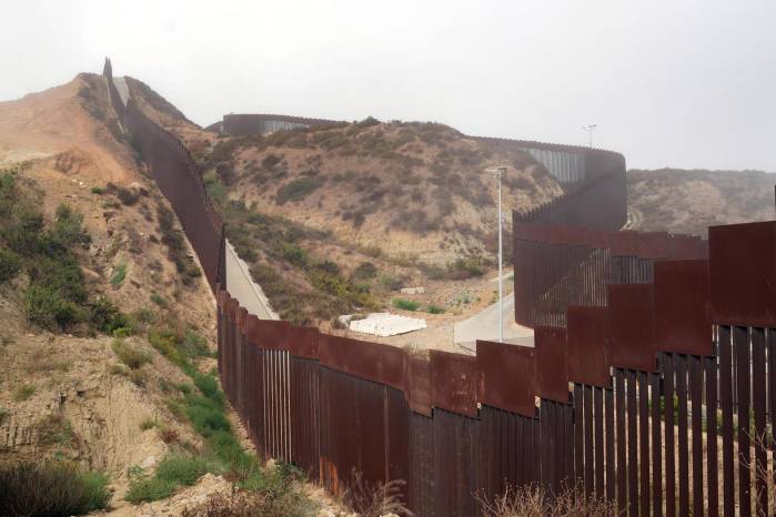 Fotografía del 8 de octubre de 2024 que muestra un tramo de la valla fronteriza entre Estados Unidos y México, en San Diego, California. Fotografía del 8 de octubre de 2024 que muestra un tramo de la valla fronteriza entre Estados Unidos y México, en San Diego, California.