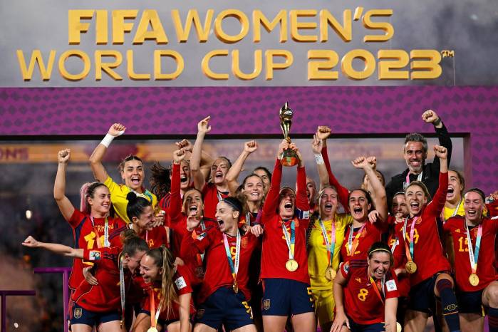 La selección española festeja la conquista del Mundial de Nueva Zelanda-Australia. Para la edición de 2027 se han presentado las candidaturas de Brasil, EE.UU-México y Alemania-Bélgica-Países Bajos. La selección española festeja la conquista del Mundial de Nueva Zelanda-Australia. Para la edición de 2027 se han presentado las candidaturas de Brasil, EE.UU-México y Alemania-Bélgica-Países Bajos.