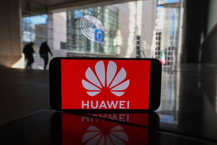 Foto de archivo del logo de la empresa Huawei. Foto de archivo del logo de la empresa Huawei.