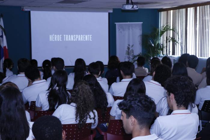 Proyección de ‘Héroe transparente’ en la Biblioteca Nacional. Proyección de ‘Héroe transparente’ en la Biblioteca Nacional.
