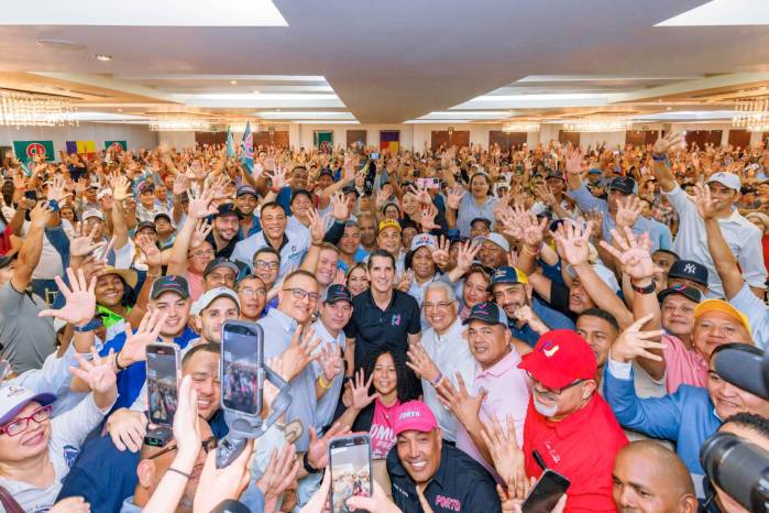 Roux asegura que la alianza CD-Panameñista, es la única con la estructura territorial real para sacar al PRD del Gobierno. Roux asegura que la alianza CD-Panameñista, es la única con la estructura territorial real para sacar al PRD del Gobierno.