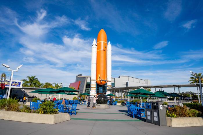 Varios transbordadores se exhiben en el Kennedy Space Center, que muestran la grandeza de los viajes espaciales que marcaron historia. Varios transbordadores se exhiben en el Kennedy Space Center, que muestran la grandeza de los viajes espaciales que marcaron historia.