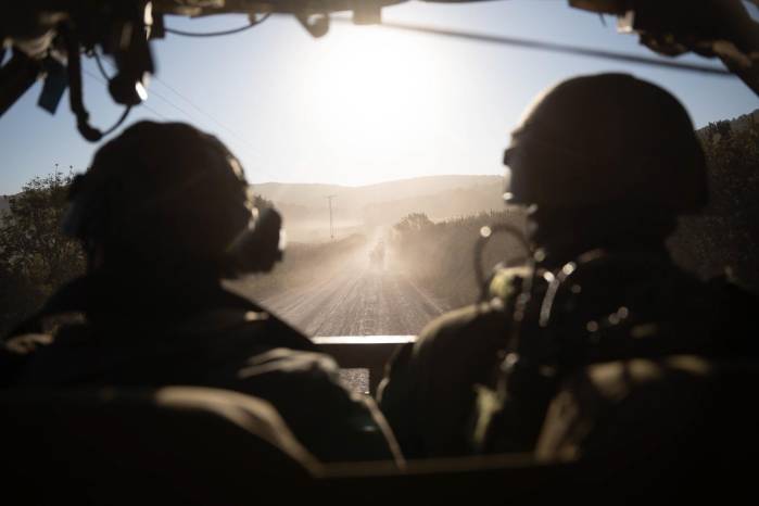 El Ejército israelí anunció este lunes la intercepción de una serie de drones disparados contra su territorio, de los cuales dos provenían de Líbano y dos desde el este, una referencia habitual de las fuerzas armadas israelíes a los proyectiles disparados por la Resistencia Islámica de Irak. El Ejército israelí anunció este lunes la intercepción de una serie de drones disparados contra su territorio, de los cuales dos provenían de Líbano y dos desde el este, una referencia habitual de las fuerzas armadas israelíes a los proyectiles disparados por la Resistencia Islámica de Irak.