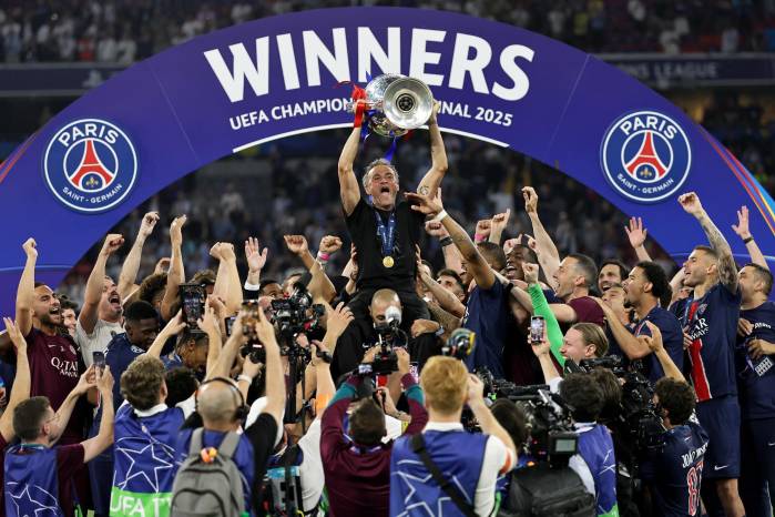 Luis Enrique hizo historia este sábado en Múnich. Bordó la primera ‘Champions’ del PSG y completó el primer triplete del fútbol francés. Luis Enrique hizo historia este sábado en Múnich. Bordó la primera ‘Champions’ del PSG y completó el primer triplete del fútbol francés.