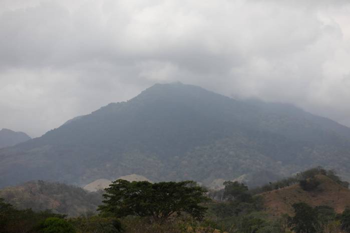 El cerro Chucantí tiene una altura aproximada de 1.400 metros. Es la cima más alta de la serranía del Majé. El cerro Chucantí tiene una altura aproximada de 1.400 metros. Es la cima más alta de la serranía del Majé.