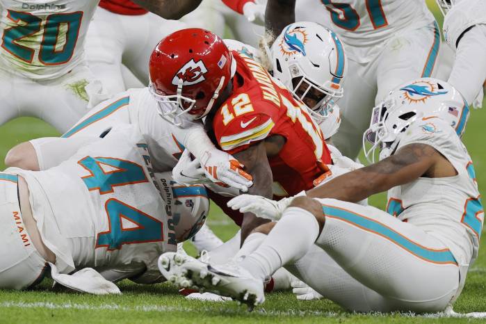 Partido entre los San Francisco 49ers y los Miami Dolphins. Partido entre los San Francisco 49ers y los Miami Dolphins.