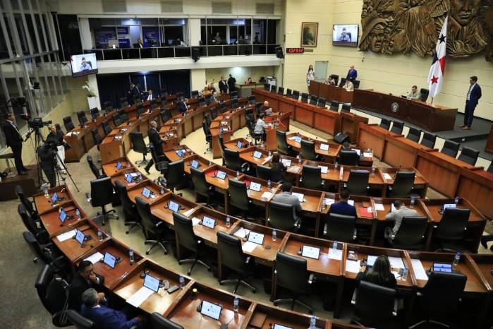 La Asamblea Nacional jugó un rol importante en medio de la crisis con el sindicato al aprobar una importante ley. La Asamblea Nacional jugó un rol importante en medio de la crisis con el sindicato al aprobar una importante ley.