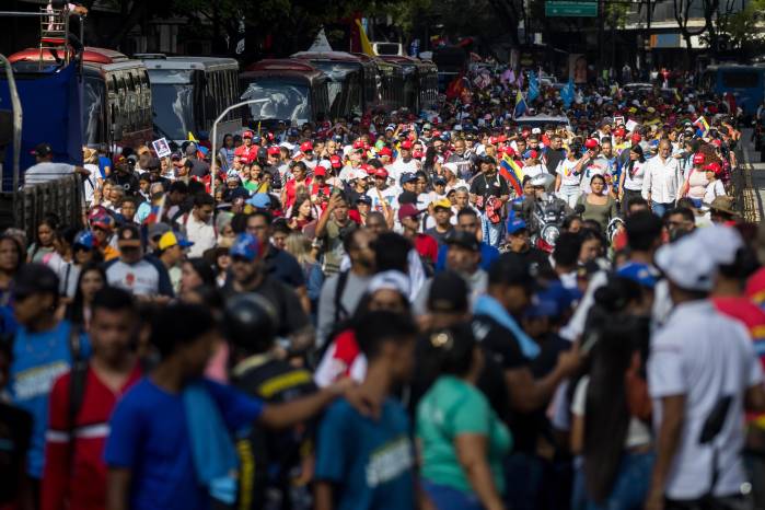 Cientos de personas fueron captadas este lunes, 11 de agosto, durante una marcha en apoyo al presidente de Venezuela, Nicolás Maduro, en Caracas (Venezuela). Cientos de personas fueron captadas este lunes, 11 de agosto, durante una marcha en apoyo al presidente de Venezuela, Nicolás Maduro, en Caracas (Venezuela).