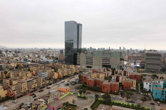 Vista panorámica del edificio central del Banco de la Nación (c), en una fotografía de archivo. Vista panorámica del edificio central del Banco de la Nación (c), en una fotografía de archivo.