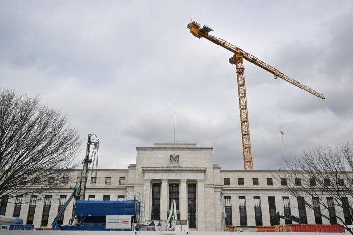 La producción industrial podría sumarse a los llamados para que la Fed recorte su tasa de préstamo clave desde un máximo de dos décadas en septiembre. La producción industrial podría sumarse a los llamados para que la Fed recorte su tasa de préstamo clave desde un máximo de dos décadas en septiembre.