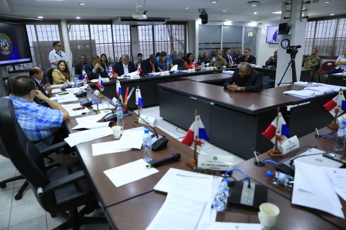 Ambos ministerios generaron críticas por el uso de recursos destinados a programas sociales y posibles compras poco transparentes. Ambos ministerios generaron críticas por el uso de recursos destinados a programas sociales y posibles compras poco transparentes.