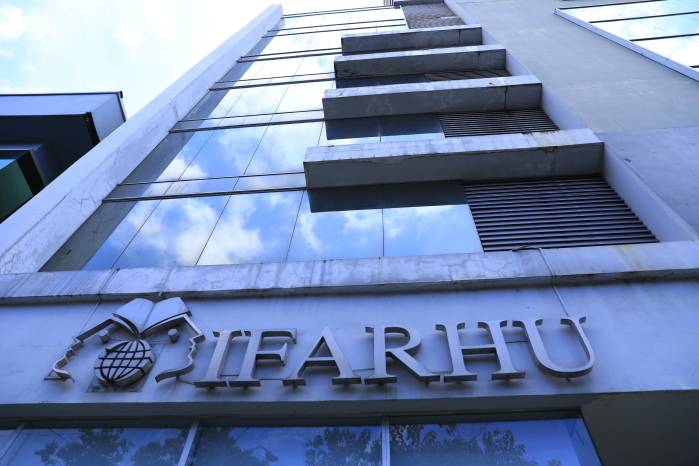 El Ifarhu es la entidad encargada de ofrecer becas a estudiante con excelencia académica. El Ifarhu es la entidad encargada de ofrecer becas a estudiante con excelencia académica.