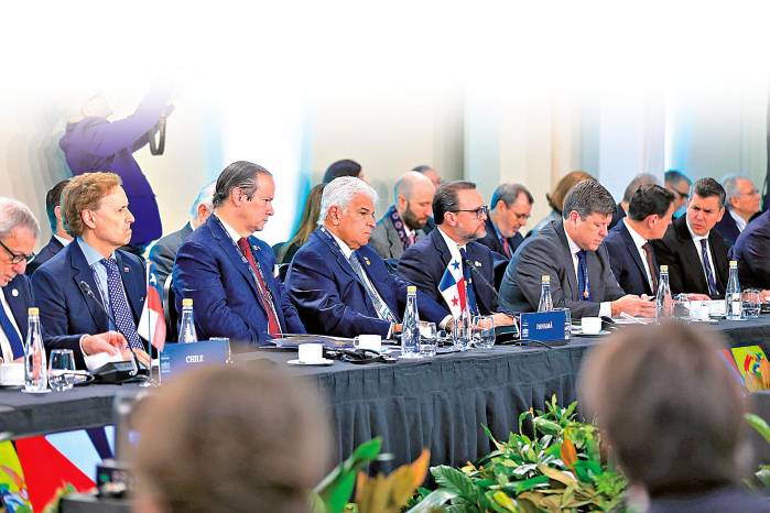 La delegación de Panamá en la Cumbre del Mercosur estuvo conformada por el canciller Javier Martínez-Acha, el mandatario José Raúl Mulino, y el ministro de Comercio e Industrias Julio Moltó. La delegación de Panamá en la Cumbre del Mercosur estuvo conformada por el canciller Javier Martínez-Acha, el mandatario José Raúl Mulino, y el ministro de Comercio e Industrias Julio Moltó.