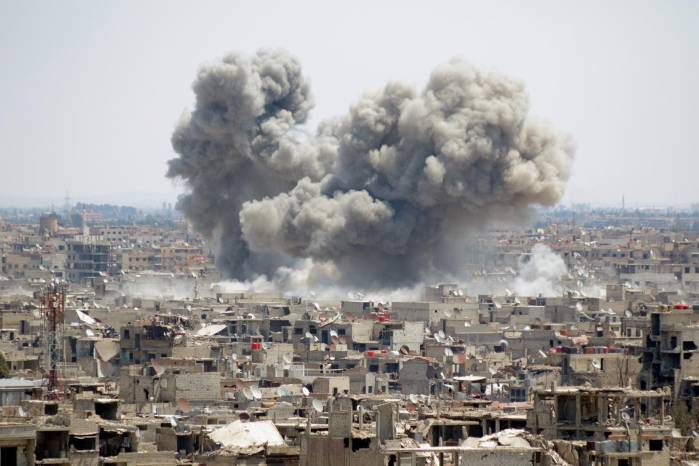 Foto archivo. Vista de un bombardeo en Damasco.. EFE/ Youssef Badawi Foto archivo. Vista de un bombardeo en Damasco.. EFE/ Youssef Badawi
