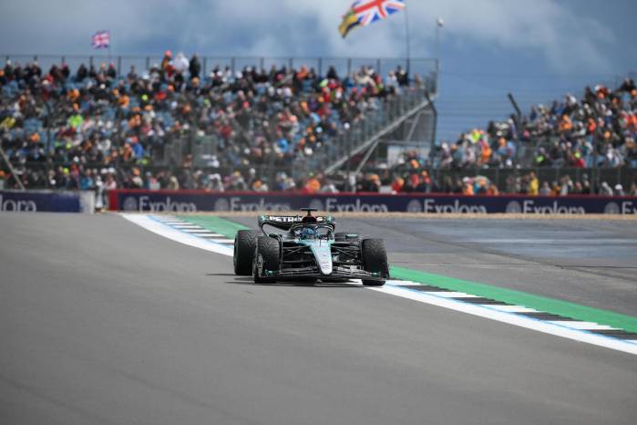 El piloto de Mercedes George Russell durante la calificación del Gran Premio de Fórmula Uno en Silverstone, Reino Unido. El piloto de Mercedes George Russell durante la calificación del Gran Premio de Fórmula Uno en Silverstone, Reino Unido.