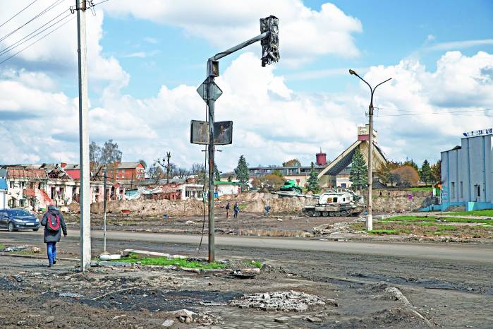 Los huracanes ocasionan daños materiales y pérdidas humanas. Los huracanes ocasionan daños materiales y pérdidas humanas.