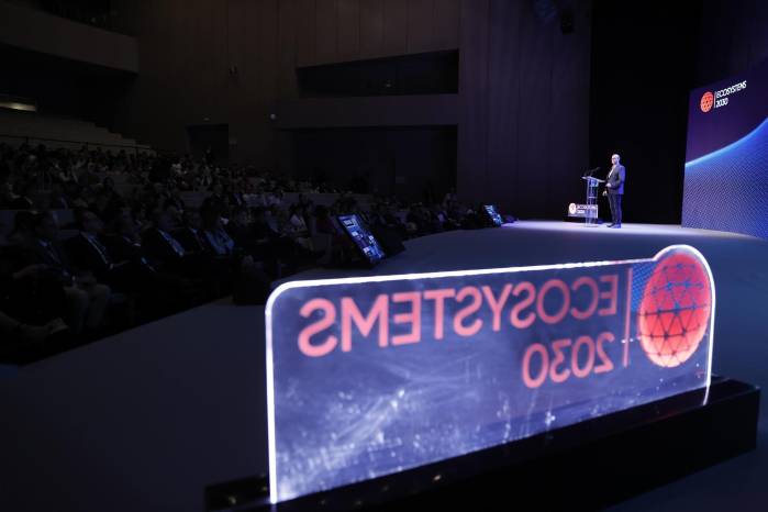 El presidente ejecutivo de Ecosystems 2030, Omar Hatamleh, durante el discurso inaugural de la quinta edición de este foro internacional, que se celebra este viernes en A Coruña y se centra en la inteligencia artificial, la innovación, la sostenibilidad y el entretenimiento. El presidente ejecutivo de Ecosystems 2030, Omar Hatamleh, durante el discurso inaugural de la quinta edición de este foro internacional, que se celebra este viernes en A Coruña y se centra en la inteligencia artificial, la innovación, la sostenibilidad y el entretenimiento.