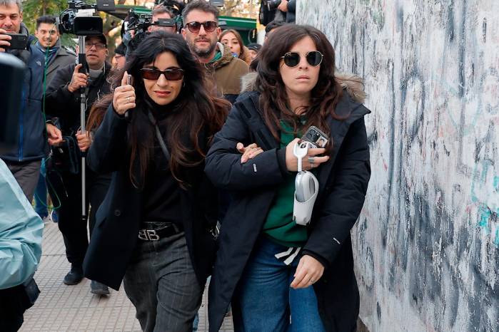 Foto de archivo de las hijas de Diego Maradona, Gianina Maradona (i) y Dalma Maradona. Foto de archivo de las hijas de Diego Maradona, Gianina Maradona (i) y Dalma Maradona.